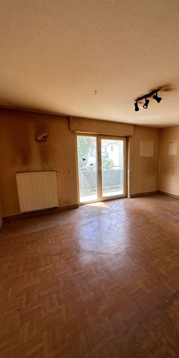 Wohnzimmer einer Wohnungsauflösung nach der Entrümpelung