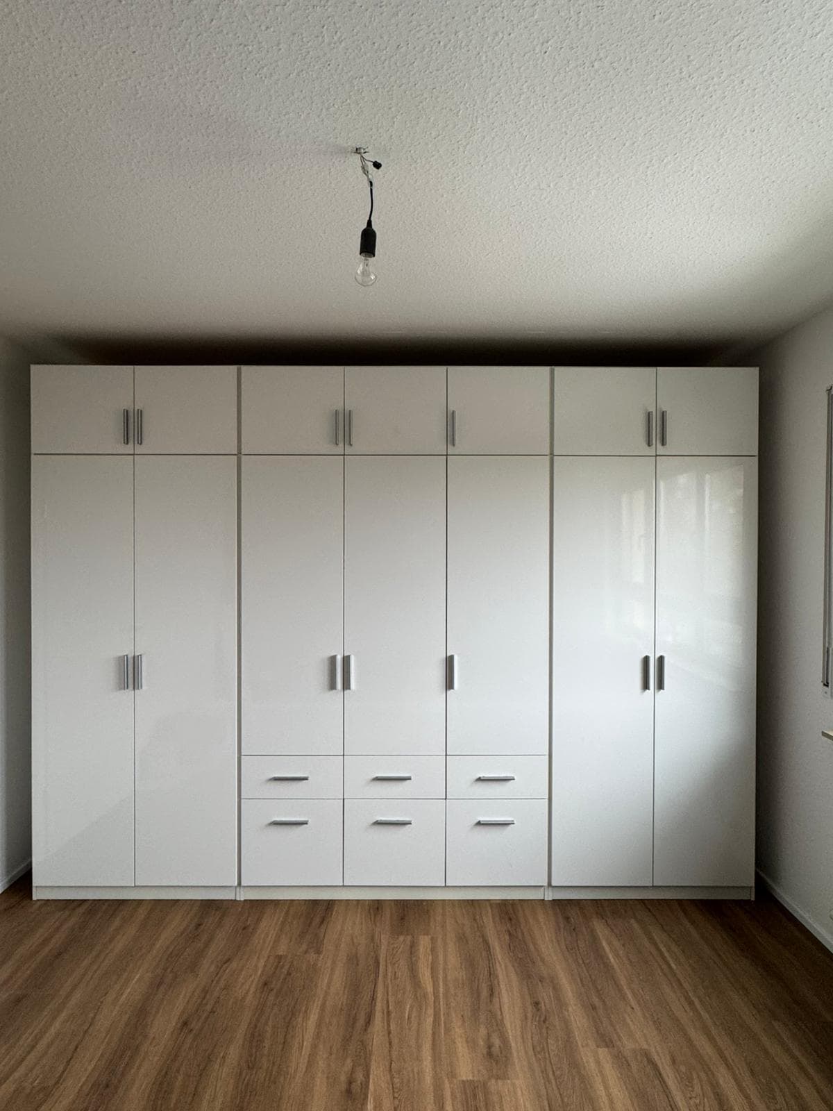 Fachgerecht aufgebauter Kleiderschrank